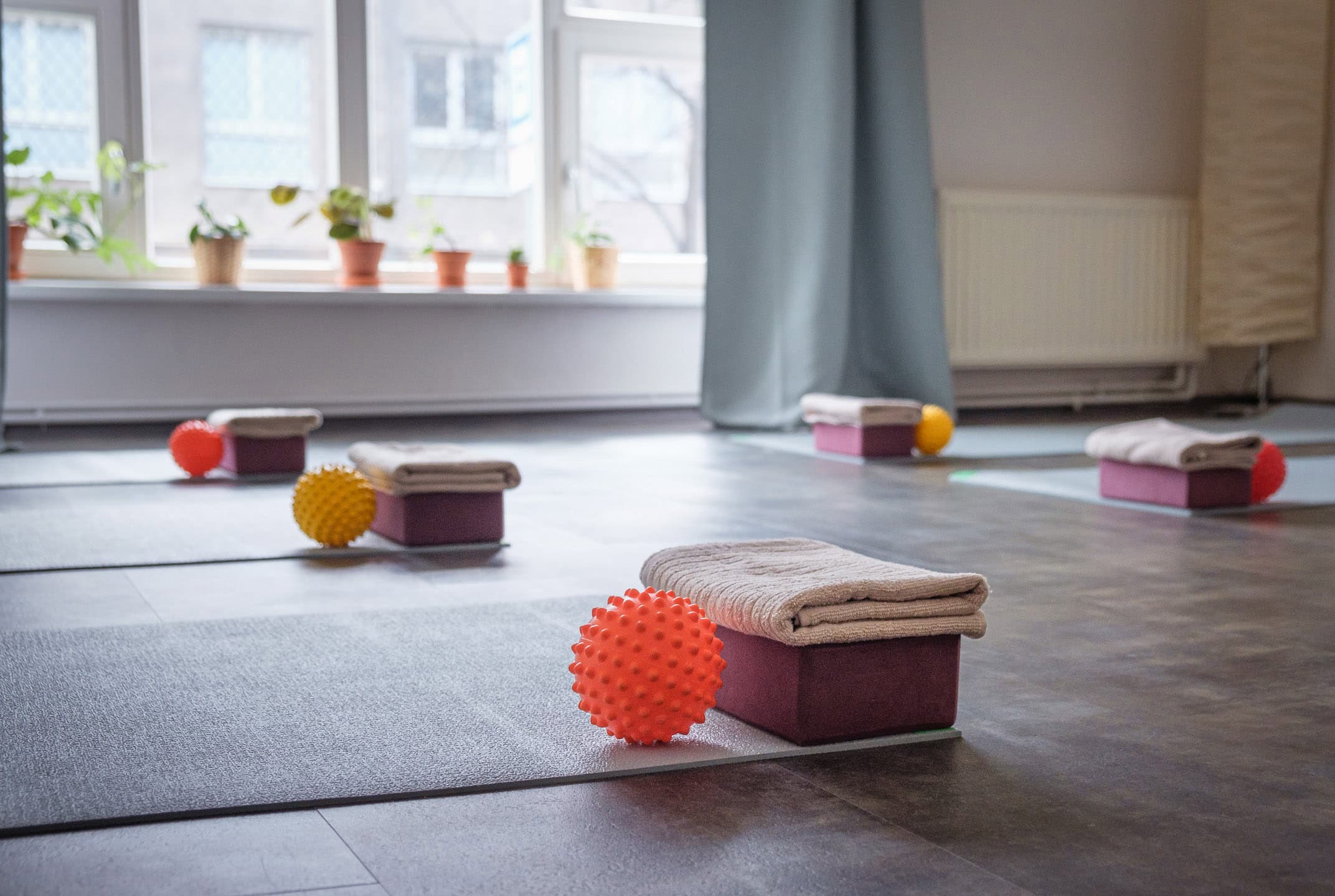 Cvičební pomůcky na Pilates a Zdravá záda Esence pohybu Brno